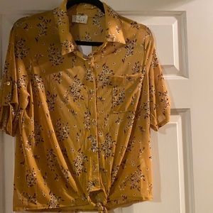 BNWT women’s M top - Ember